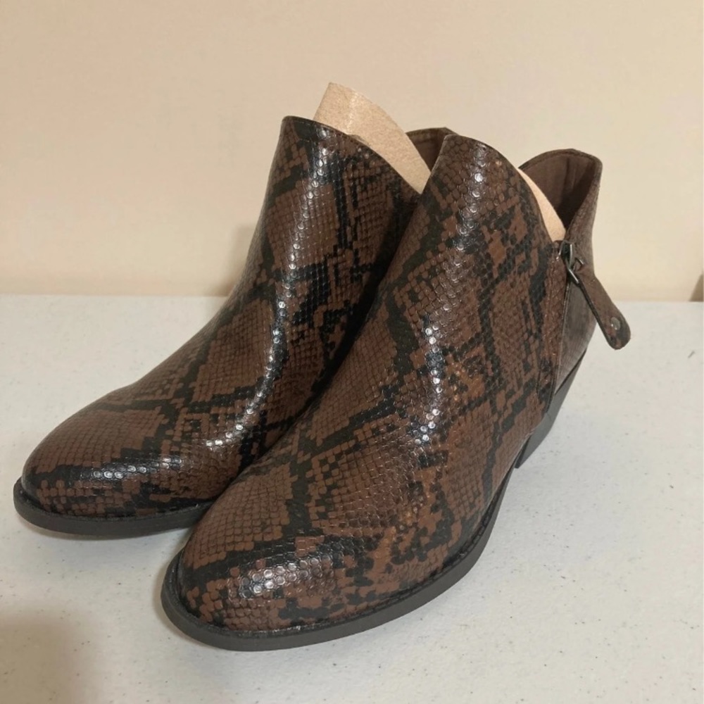 Women’s ankle‎ booties